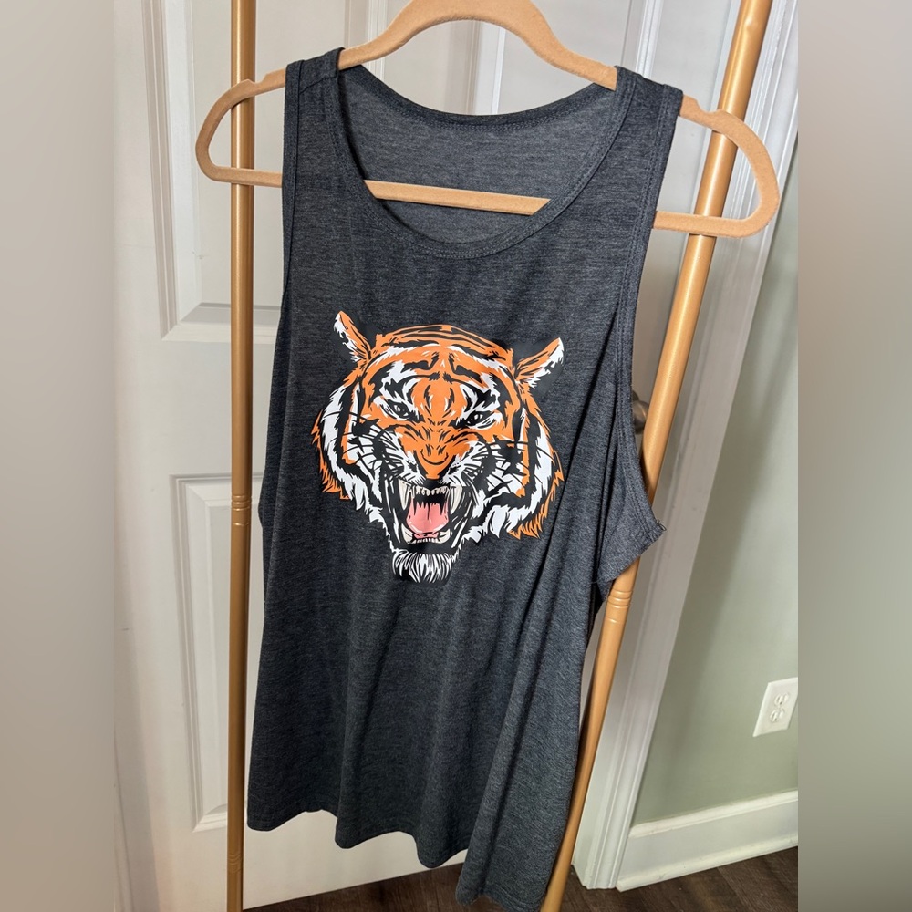 Gray Tiger Graphic Tank Top